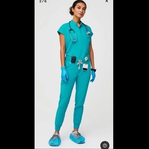 🔥 FIGS SCRUB SET LIMITED EDITION COLOR 🔥